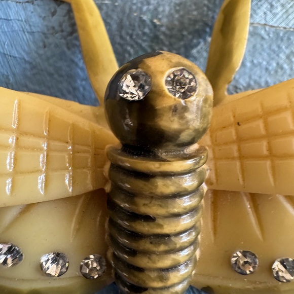True vintage BAKELITE & Rhinestone Mothra Brooch, large, estate jewelry - Picture 2 of 7